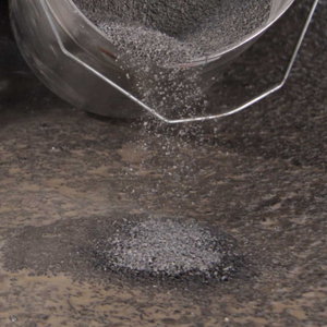 Kaltasphalt aspha-plast mit Brechsand abstreuen