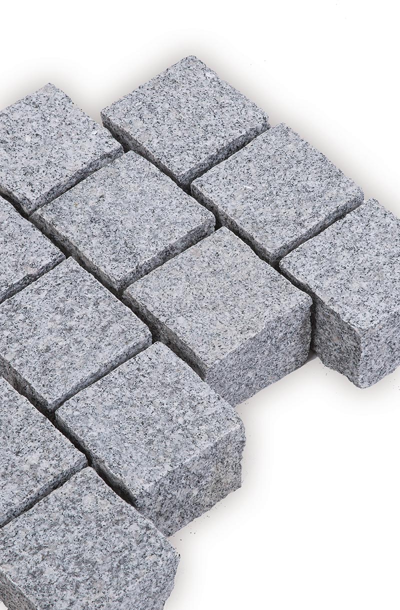 Granit hellgrau, OS geflammt, Seiten gespalten, ca. 10/10/8 cm